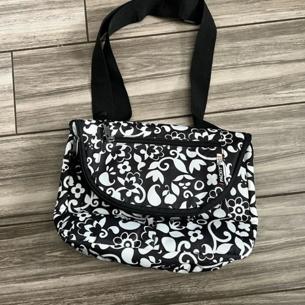 Black and White Floral Women's lunch bag